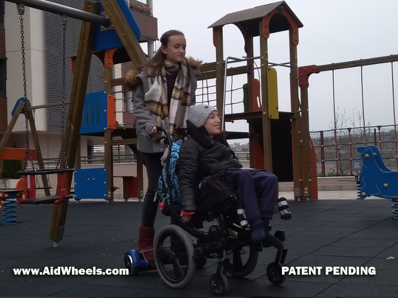 silla de ruedas con patinete electrico