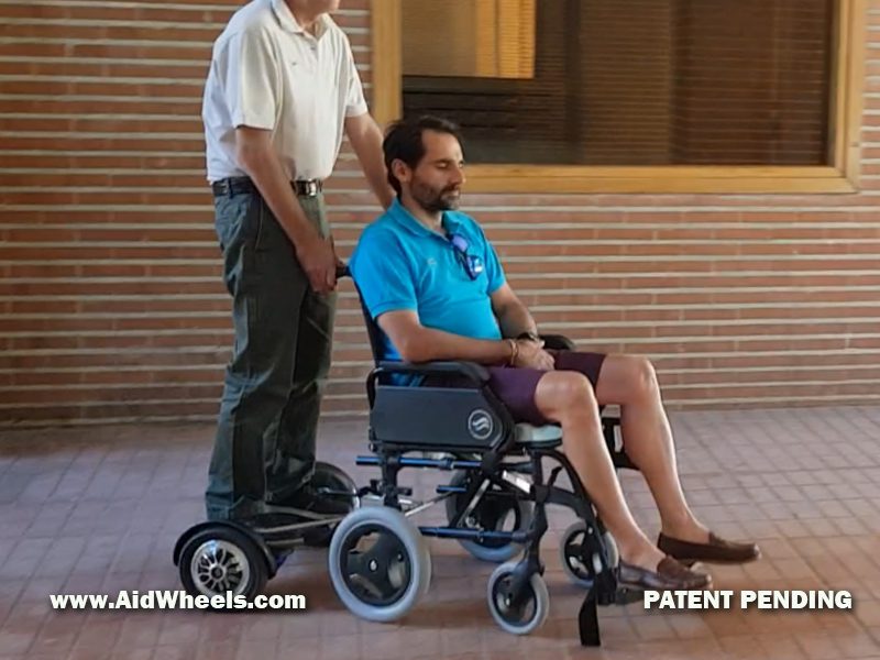 ¿Cómo empujar la silla de ruedas?