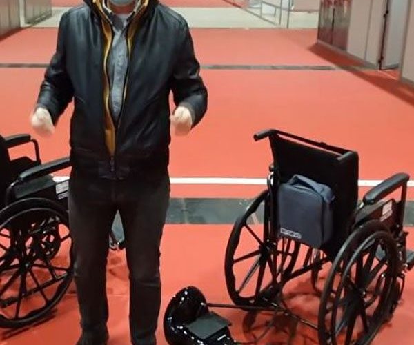 Sillas de ruedas de ayuda a pacientes en Hospital IFEMA Madrid (COVID-19)